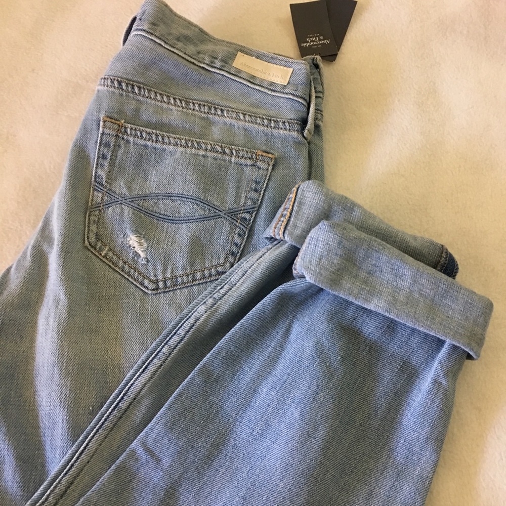Abercrombie & Fitch distressed jeans size 25